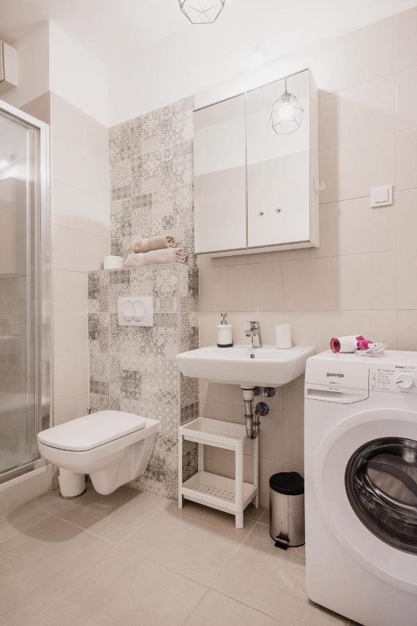 דירות בודפשט Stylish And Cozy Studio In The Heart Of The City מראה חיצוני תמונה
